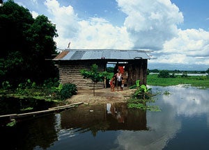 Family whose home floods every year. Colombia | Photo: © Scott Wallace / World Bank