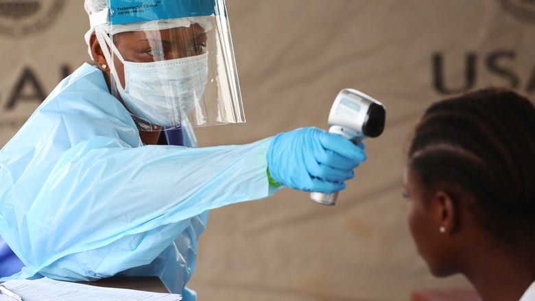 A nurse checks the temperature of a patient at Redemption Hospital in Monrovia, Liberia.  © Dominic Chavez/World Bank