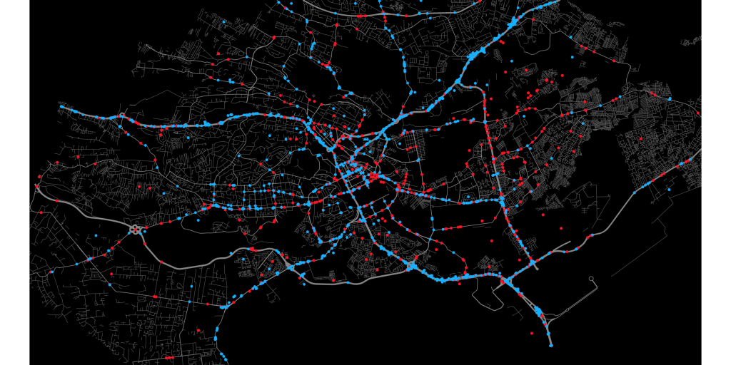 Figure 3: Digitized and geolocated crash reports from Police (in red) and Twitter (in blue).