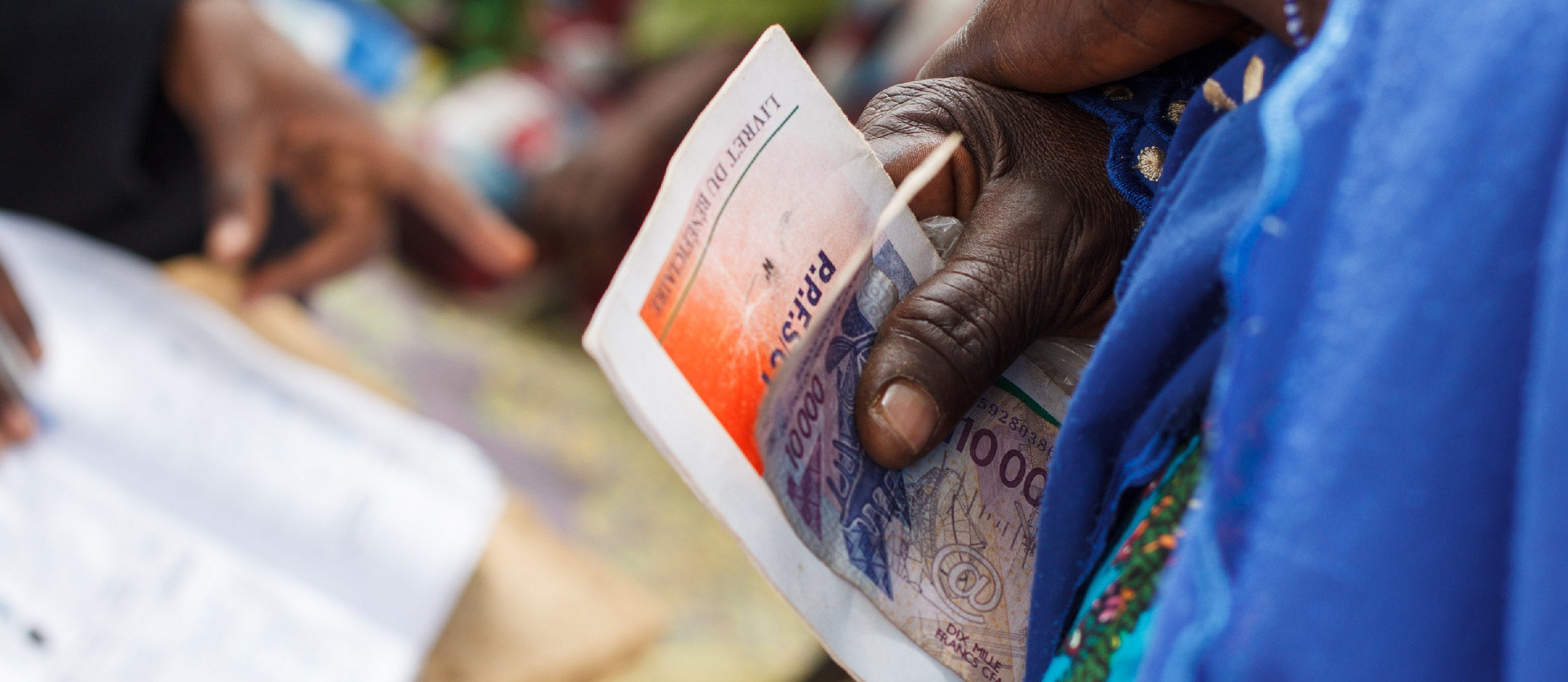 A growing body of evidence finds that cash transfers reduce violence against women and children. Photo: Sarah Farhat/ The World Bank