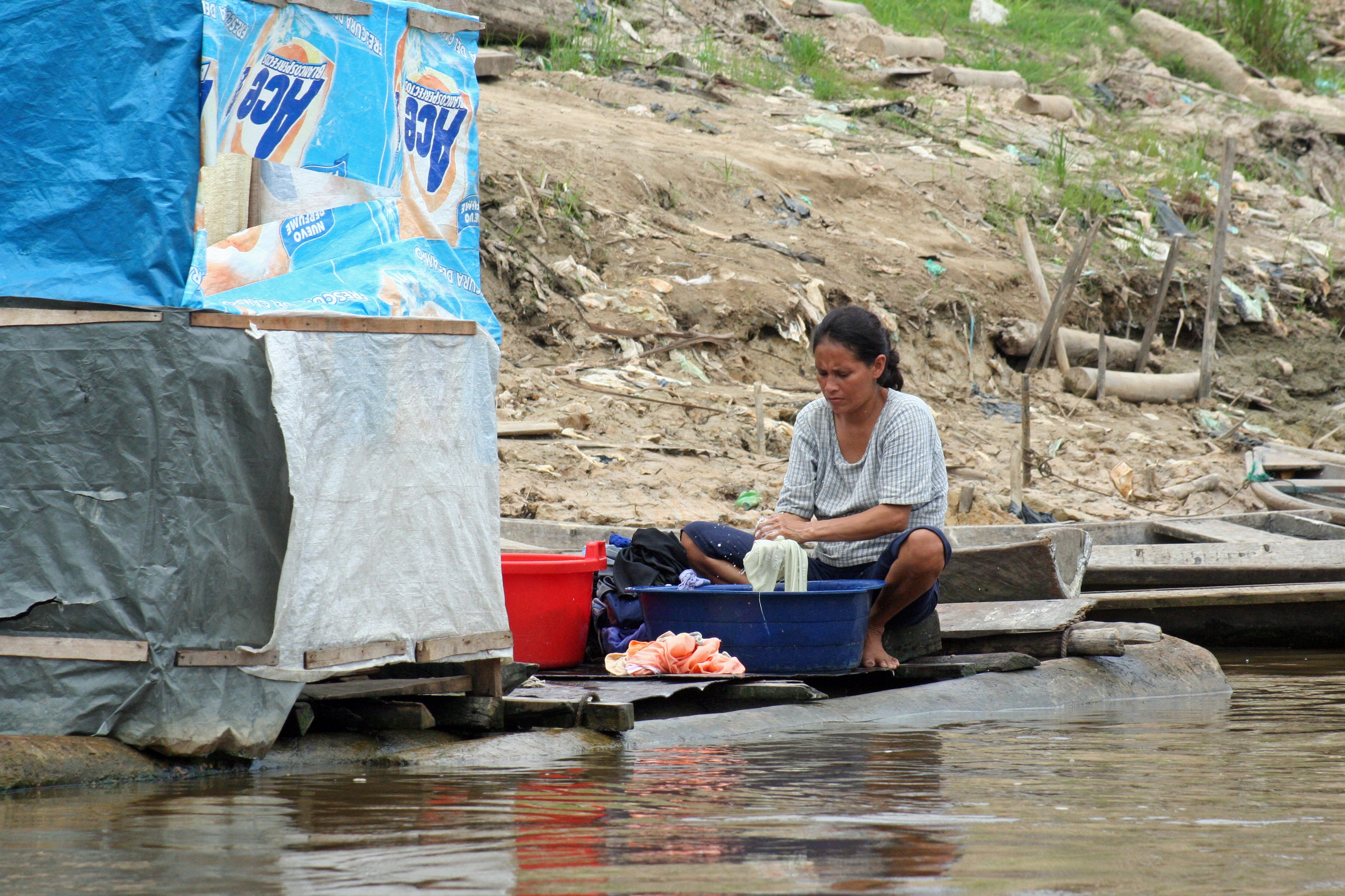Woman washing clothes in Peru. Photo: Monica Tijero/World Bank