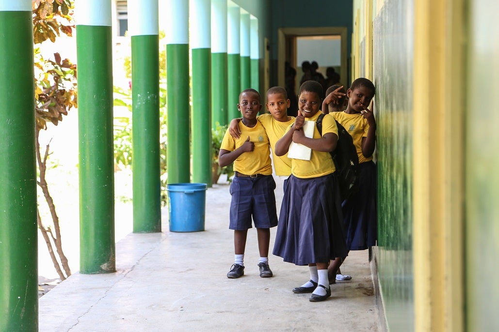 Des élèves de l'école primaire Zanaki à Dar es Salaam, Tanzanie. © Sarah Farhat/Banque mondiale 20170317-tanzania-farhat-8454