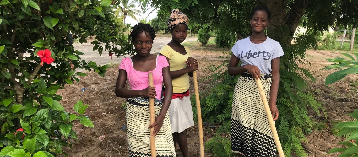 Maria, Amelia and Amelia working in the boarding school ?machamba,? an agricultural field. Maria, Amelia and Amelia working in the boarding school ?machamba,? an agricultural field.