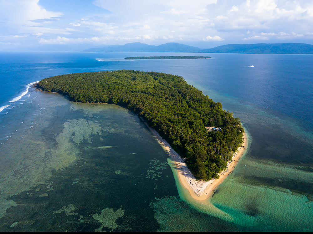 As the world?s largest archipelagic nation, Indonesia consists of strings of forested islands of varying sizes, many surrounded by sandy beaches and coral reefs. Photo: LIPI