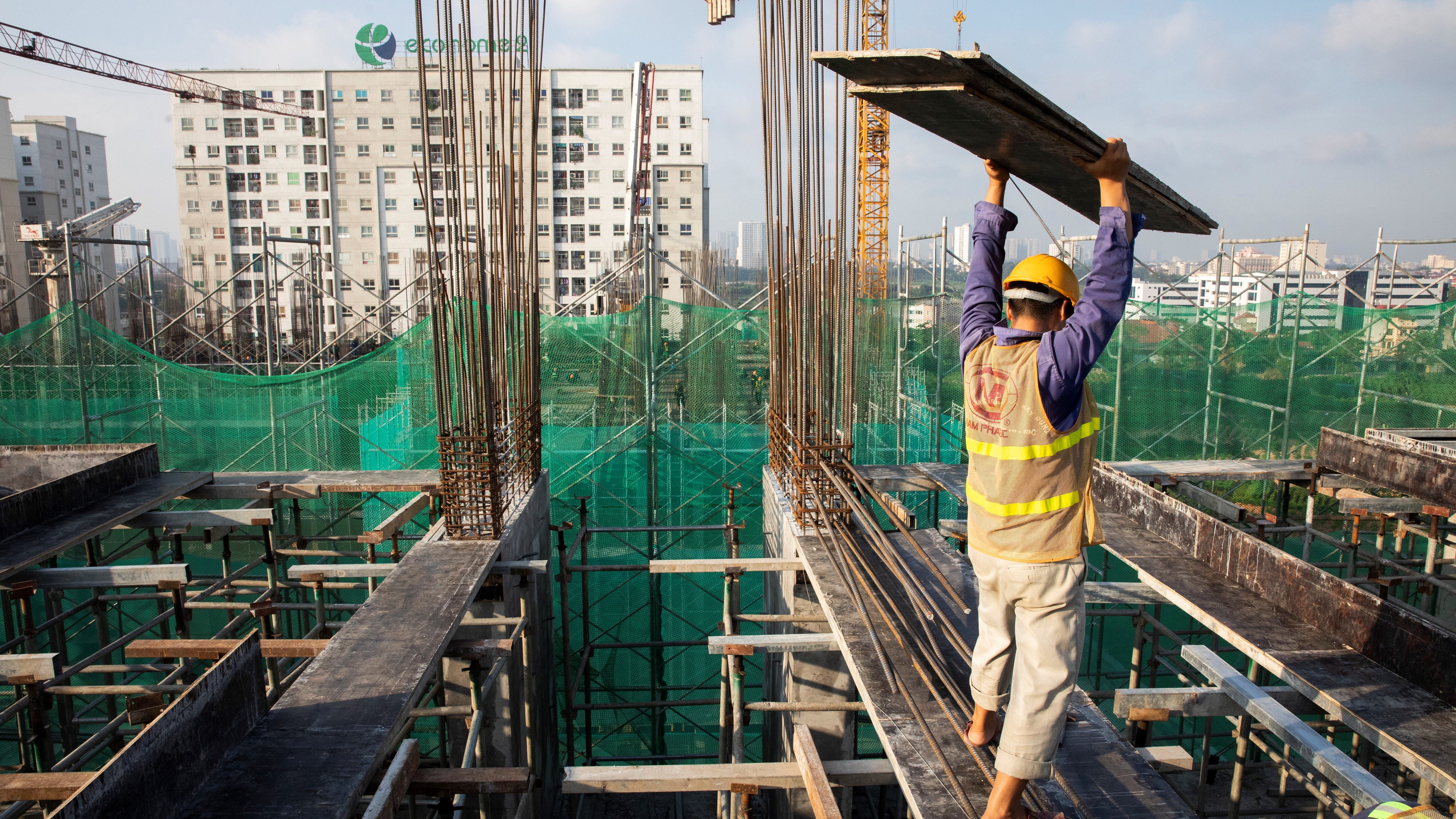 A construction worker in Vietnam, Dominic Chavez/IFC