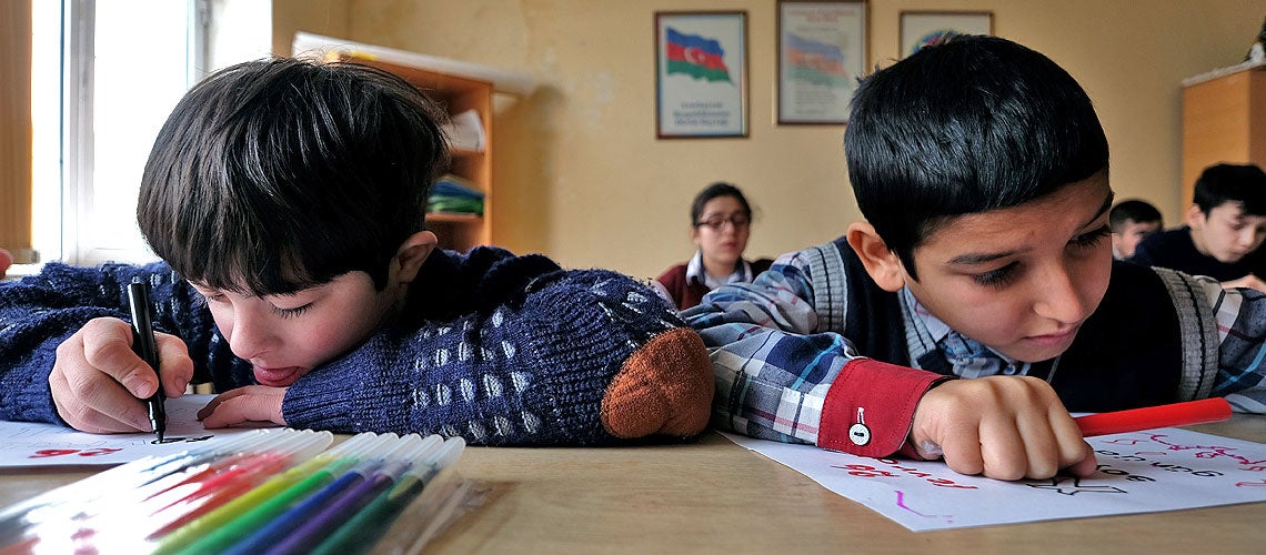 Baku/Azerbaijan: art classes at school