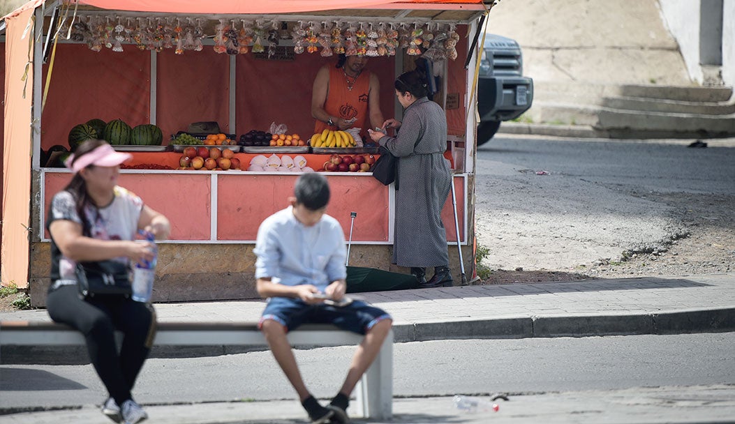 A woman is making a purchase from a fruit kiosk in the capital city of Mongolia, Ulaanbaatar. Photo: World Bank A woman is making a purchase from a fruit kiosk in the capital city of Mongolia, Ulaanbaatar. Photo: World Bank