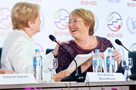 Gro Harlem Brundtland speaks with Michele Bachelet at Rio+20. UN Photo/Maria Elisa Franco