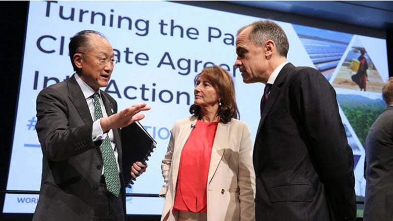 World Bank Group President Jim Yong Kim speaks with Ségolène Royal, France’s Minister of Ecology, Sustainable Development and Energy, and Mark Carney, the governor of the Bank of England and chairman of the G20’s Financial Stability Board. © Dominic Chavez/World Bank
