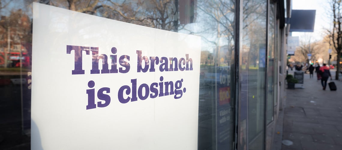 "This Branch is Closing" Sign | © shutterstock.com