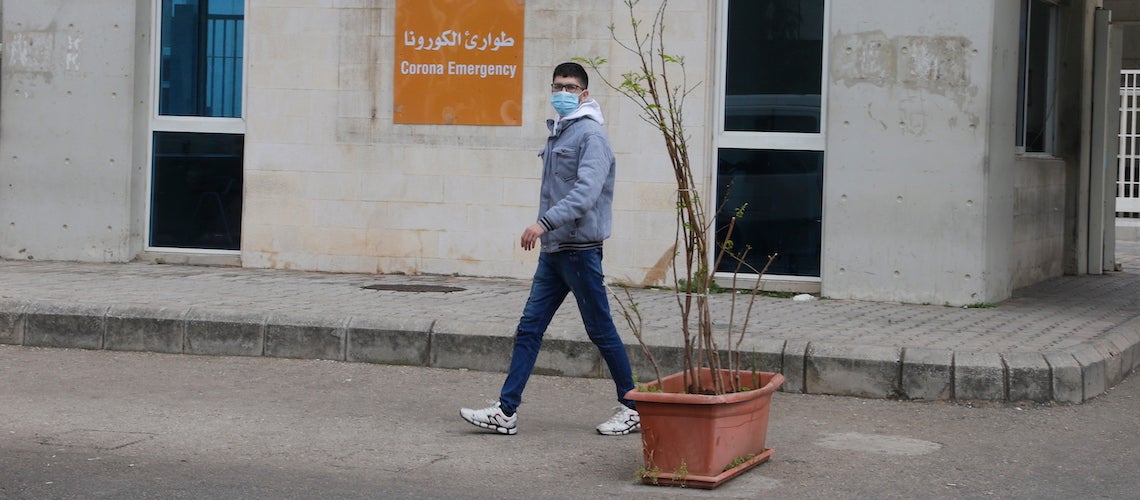 Au moment où le coronavirus se propage dans la région Moyen-Orient et Afrique du Nord (MENA), les rues se laissent aller à l?incertitude et à la peur. Au moment où le coronavirus se propage dans la région Moyen-Orient et Afrique du Nord (MENA), les rues se laissent aller à l?incertitude et à la peur.