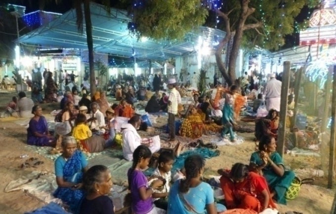 Devotees at Erwadi Dargah (Photo by DMPH Erwadi)