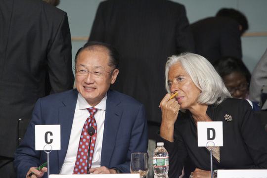 World Bank Group President Jim Yong Kim and IMF Managing Director Christine Lagarde confer. © Simone D. McCourtie/World Bank