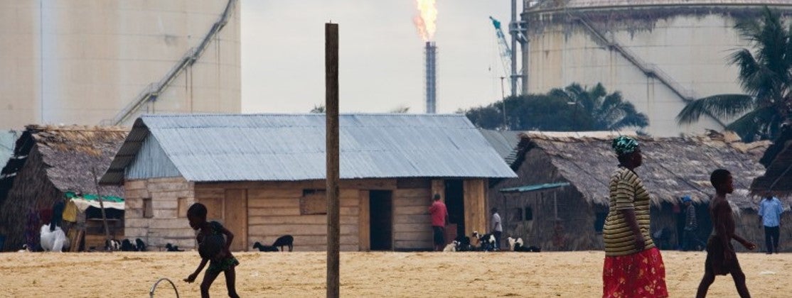Results show an association between flaring and adverse health outcomes in the oil-producing regions of Nigeria / Image: Ed Kashi/World Bank