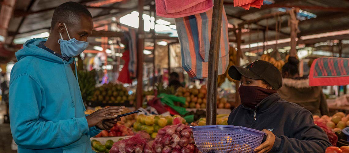 Un mercado en Kenia en abril de 2020. Fotografía: © Sambrian Mbaabu/Banco Mundial