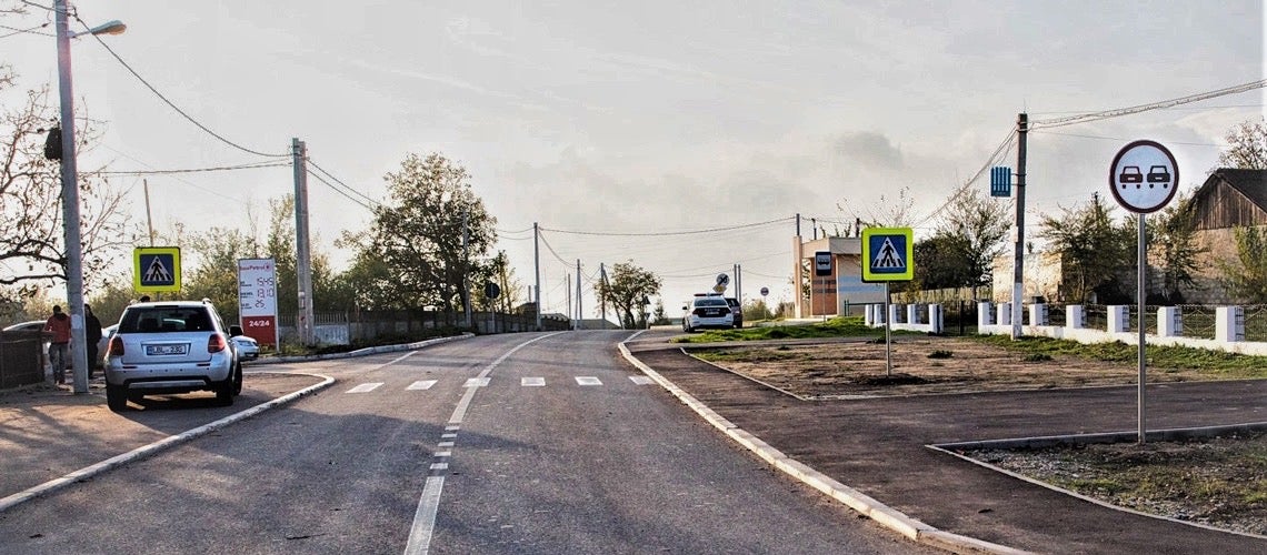 Un drum nou asfaltat în satul Hartopul Mare, Moldova Un drum nou asfaltat în satul Hartopul Mare, Moldova