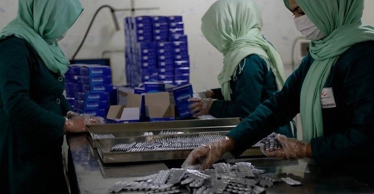Women packaging medicine at Juma Muhammadi Industrial Park, Bagrami, Kabul, Afghanistan.  Photo: © Abbas Farzami / Rumi Consultancy / World Bank