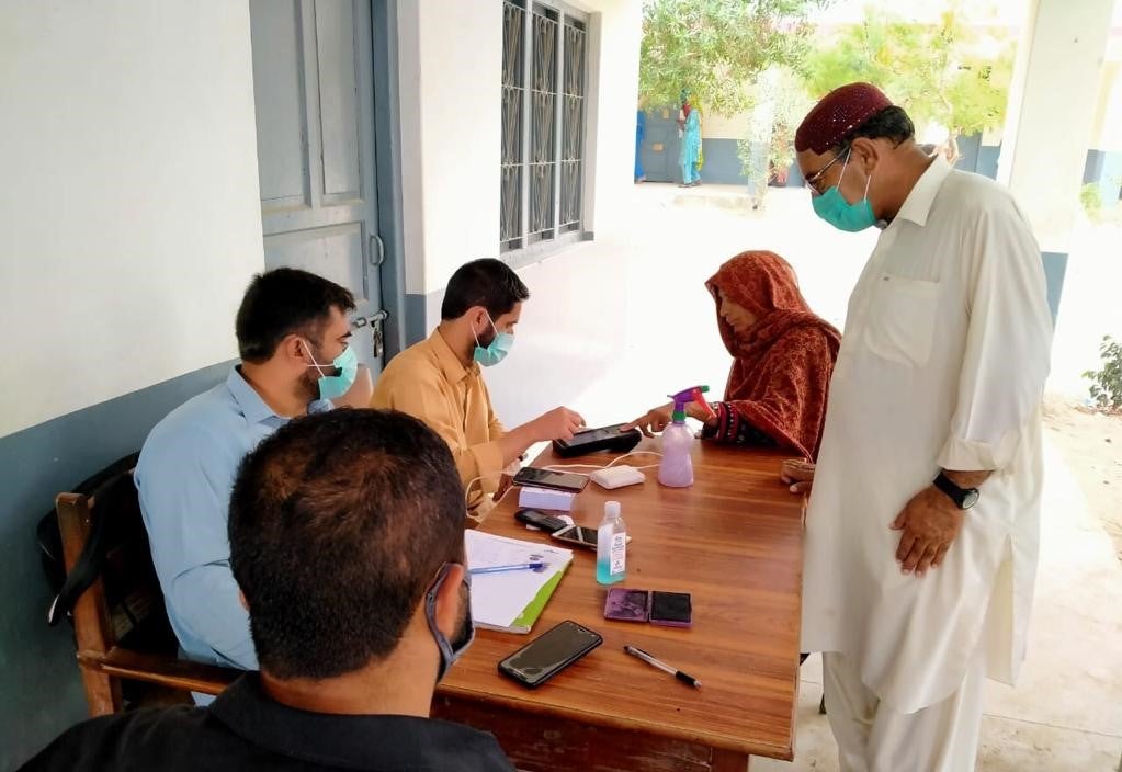 Beneficiaries receiving emergency cash transfers in Pakistan during COVID-19 Beneficiaries receiving emergency cash transfers in Pakistan during COVID-19