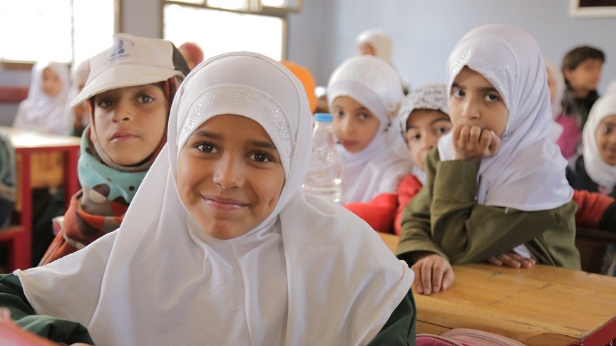 Photo-school-girls-hijab-yemen