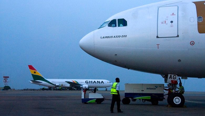 Un avion sur le tarmac au Ghana