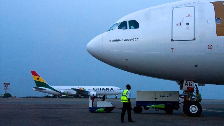 Un avion sur le tarmac au Ghana Un avion sur le tarmac au Ghana
