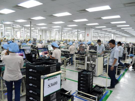 Samsung factory in Vietnam. Source - www.emergingfrontiers.com/wp-content/uploads/2012/05/samsungvietnamelectronics.jpg