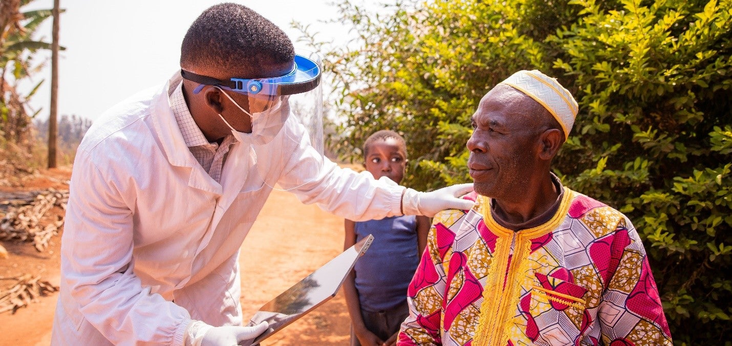 Primary health care (PHC) doctor visits an elderly patient in Africa. Photo: Shutterstock Primary health care (PHC) doctor visits an elderly patient in Africa. Photo: Shutterstock