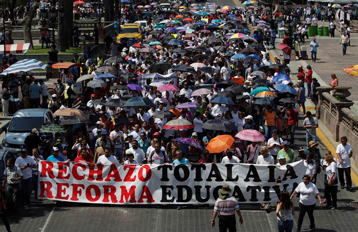 Profesores protestan por la reforma de 2013