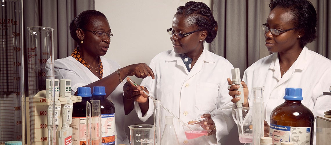 Professor Amivi Kafui Tete-Benissan teaches cell biology and biochemistry. | © Stephan Gladieu / World Bank Professor Amivi Kafui Tete-Benissan teaches cell biology and biochemistry. | © Stephan Gladieu / World Bank
