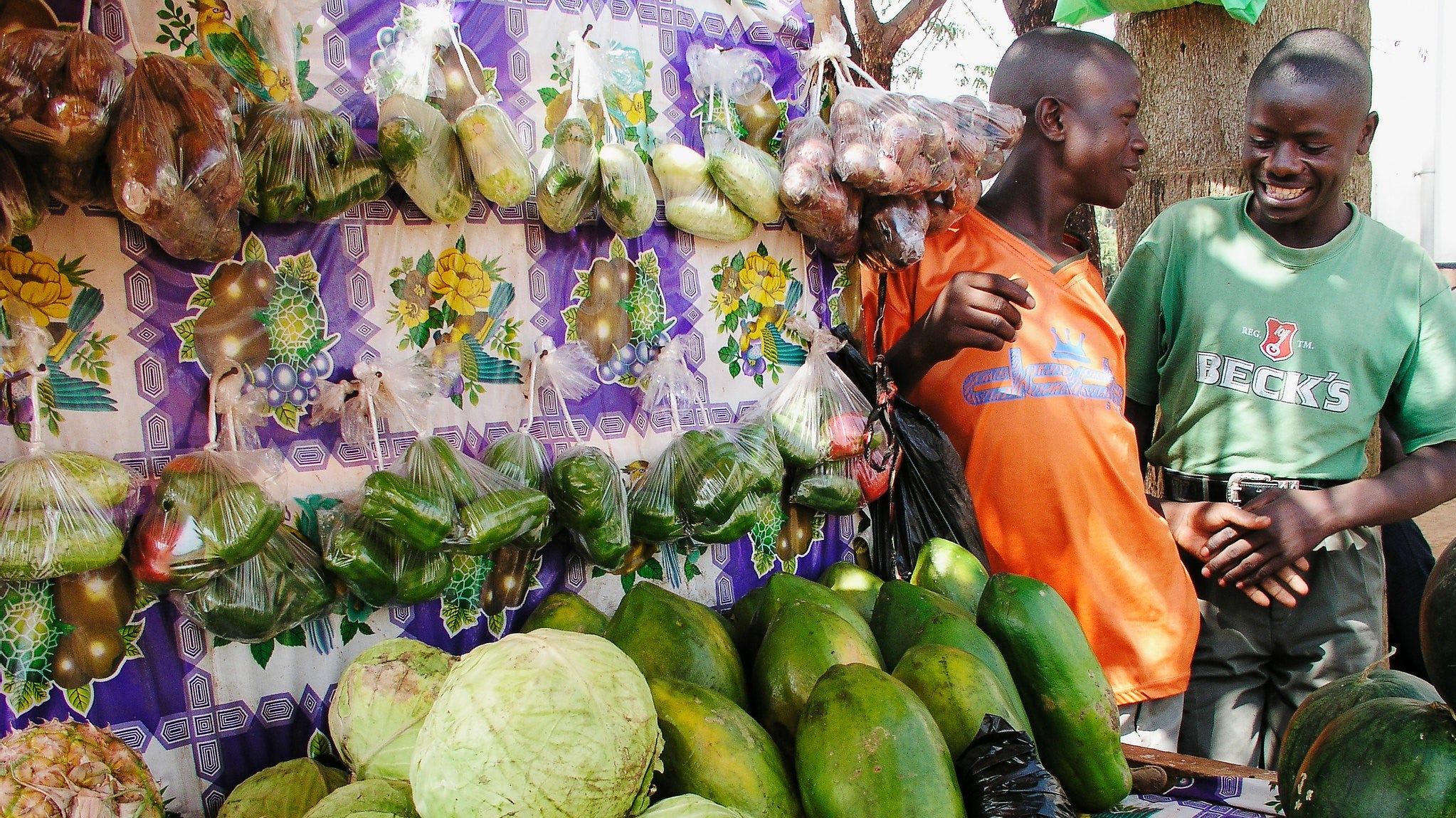 A fruit and vegetable stand in Kampala, Uganda. Photo: Arne Hoel / World Bank