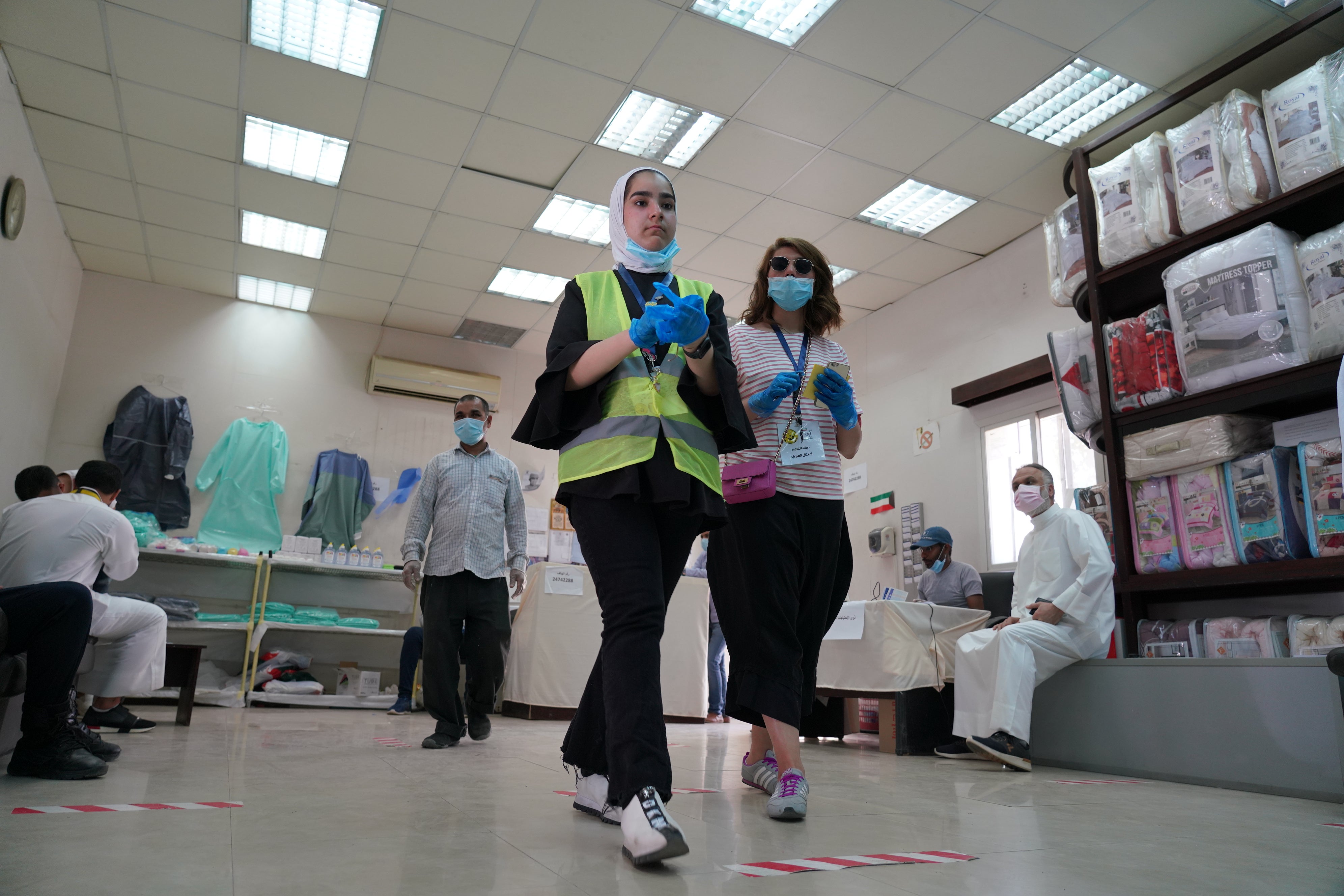 Kuwaiti women volunteer at a center