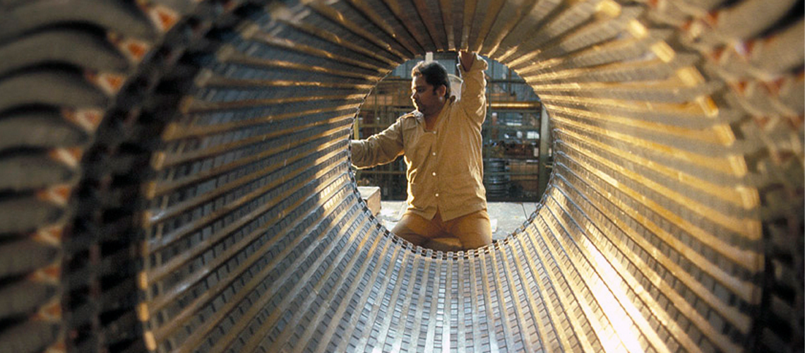 Worker in factory. India. Photo: Ray Witlin / World Bank