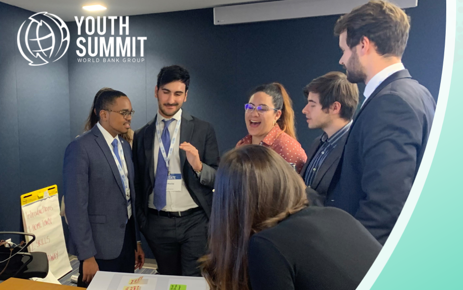 Échanges entre des jeunes lors de la partie compétition du Sommet de la jeunesse du Groupe de la Banque mondiale 2021. Échanges entre des jeunes lors de la partie compétition du Sommet de la jeunesse du Groupe de la Banque mondiale 2021.